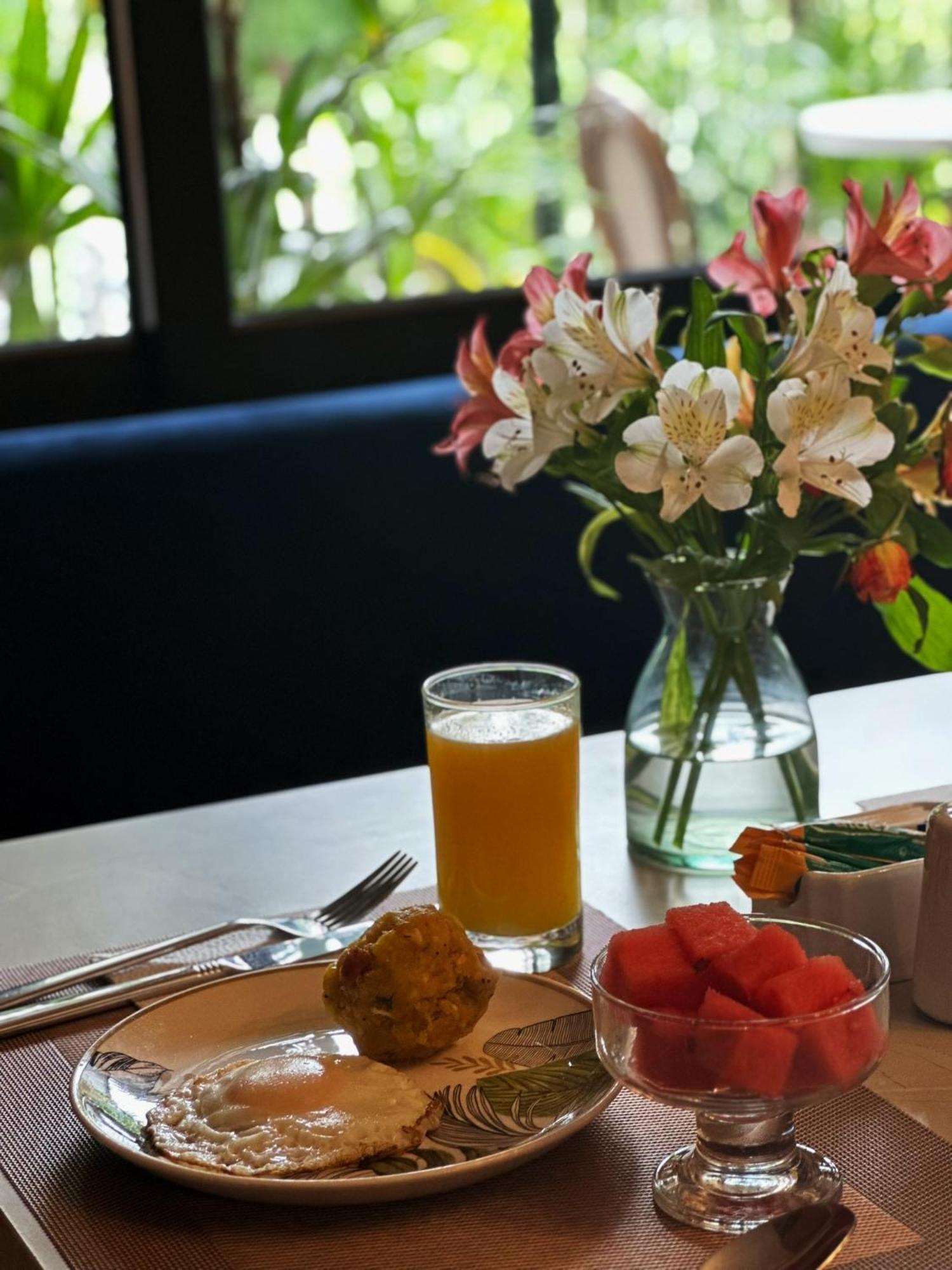 Manakin Hostal & Resto Манта Екстер'єр фото